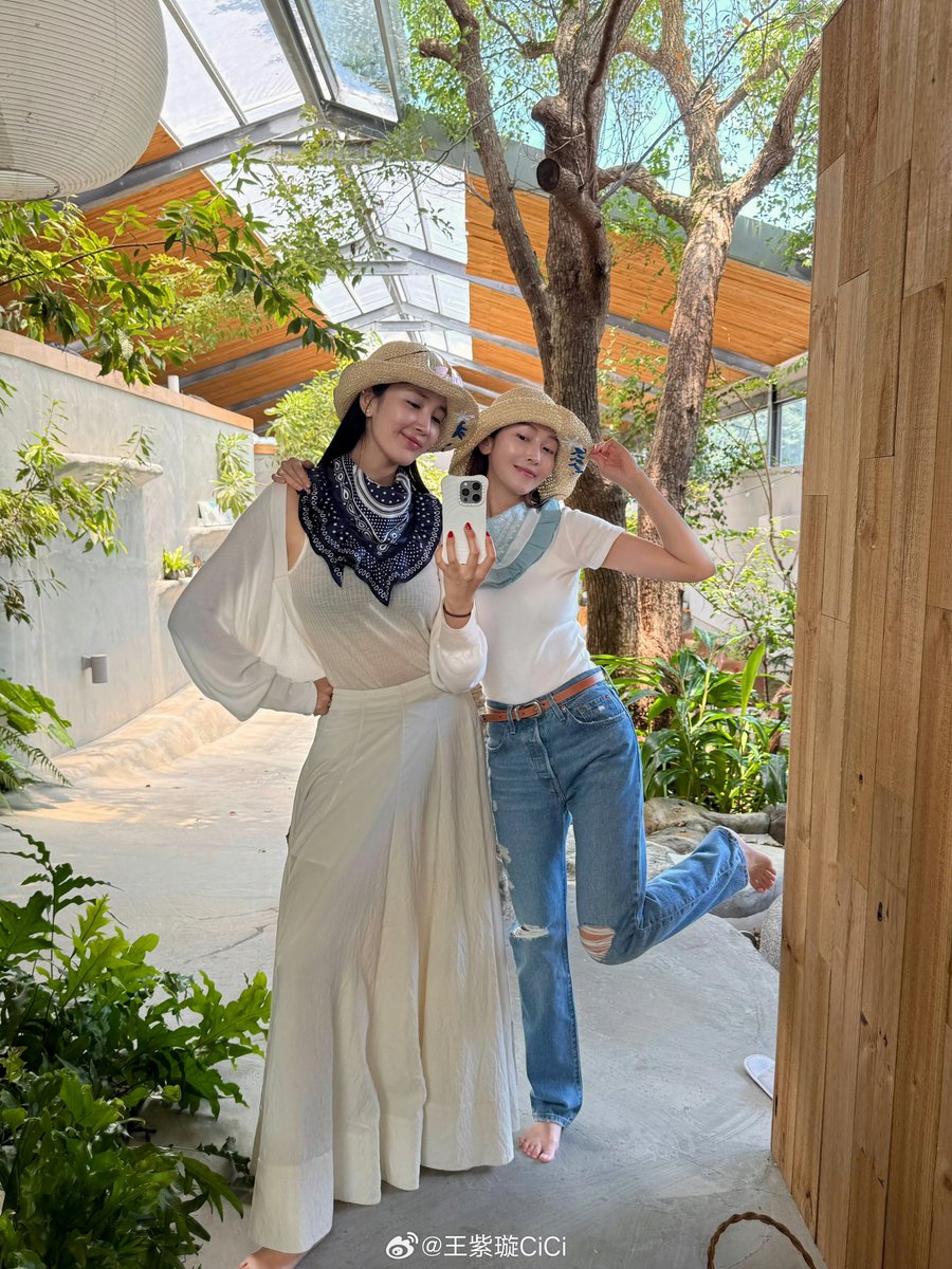 220cmjessica's tweet photo. ©️王紫璇Cici weibo
so sweet😍🥰🥰🥰
Happy Birthday Sica baby🎂🥳🎈🥂
#JessicaJung Jessica Jung #제시카 제시카 潔西卡 鄭秀妍 https://t.co/6AhZV4eYtY