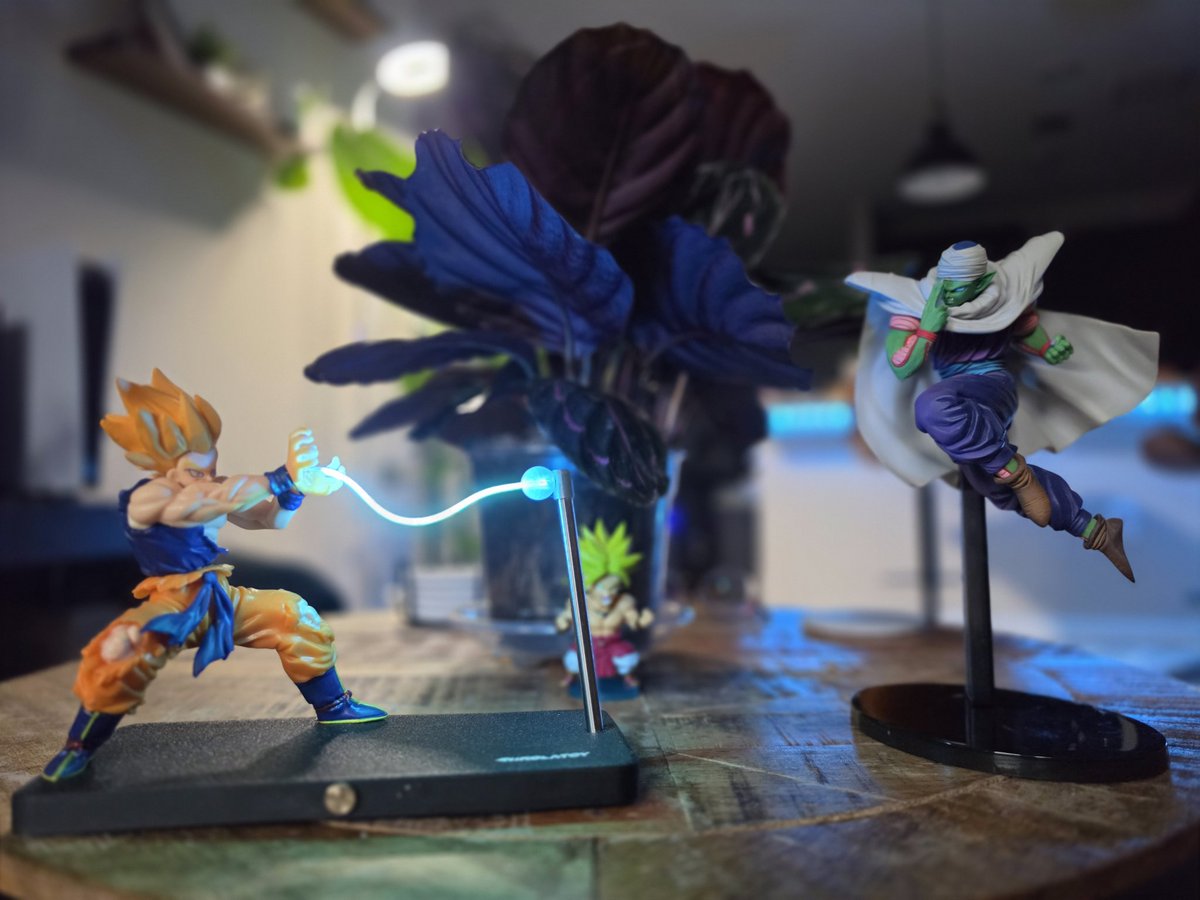 Cee_dot_Moody's tweet image. My best friend got me this piccalo Figurine from her Japan trip so I had to pair it with my goku stand I got as a birthday gift.... Decided to take some action shots with my @SamsungMobile #galaxys26ultra #blerd #anime