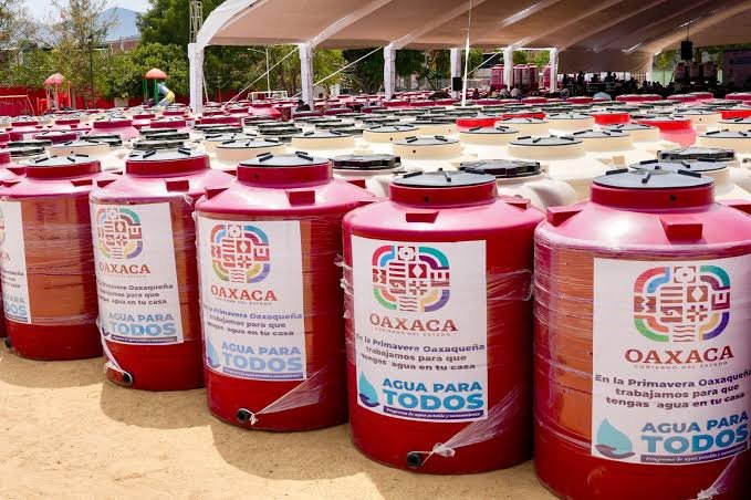 chumbert1's tweet image. En #Oaxaca tenemos un gobierno de tinacos.