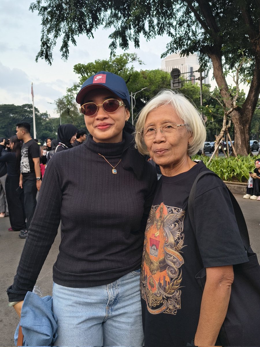 Okky Madasari tweet media