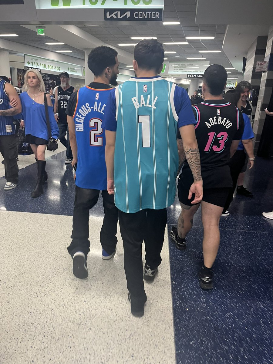 Possibly the WORST trío I’ve ever seen at the Kia Center . 

They really thought they were fitted 😂😂