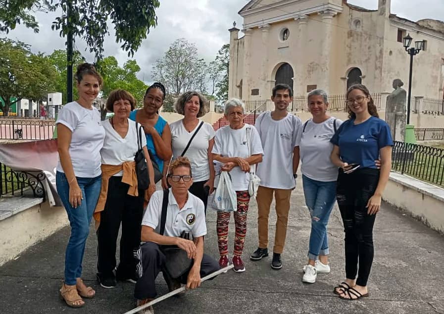 ETECSA_VC's tweet photo. En alianza con @BandecVilla , participamos en la feria de banca electrónica en el Parque El Carmen, un espacio para promover servicios digitales seguros. La jornada, dedicada a los adultos mayores, incluyó orientación sobre #Transfermóvil y Multibanca. https://t.co/wL81WsywGi