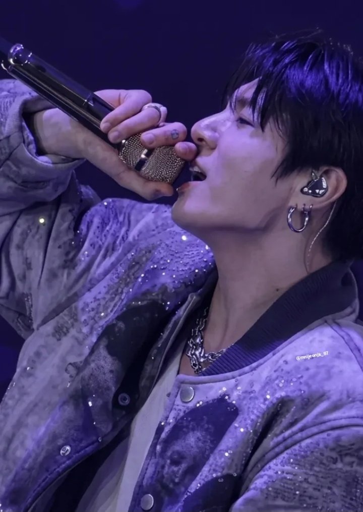 97Jungukk's tweet photo. 🎤 https://t.co/SEXmahofQH