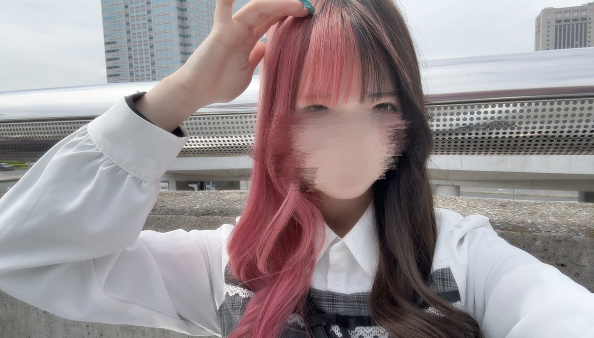 ななせ tweet media