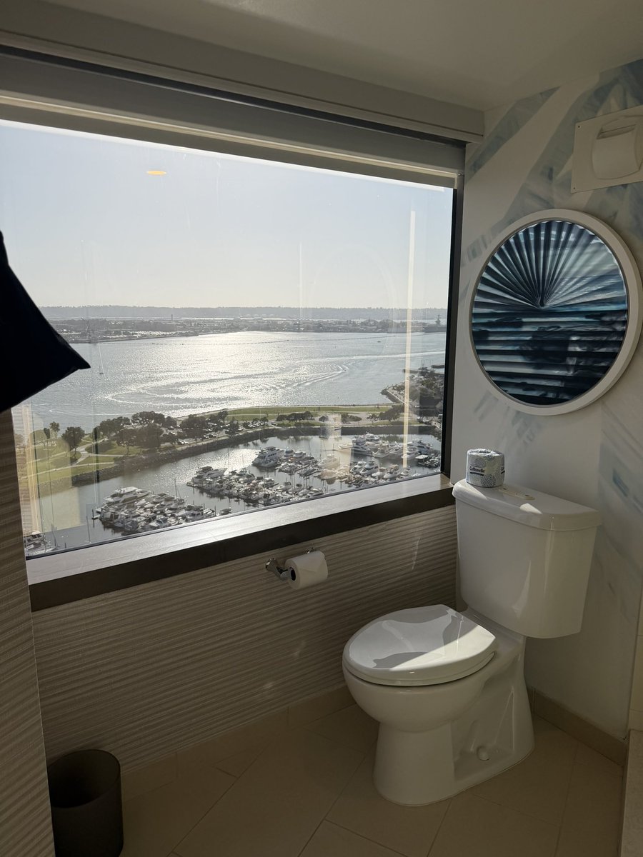 CHRIS in the Concierge Lounge tweet media