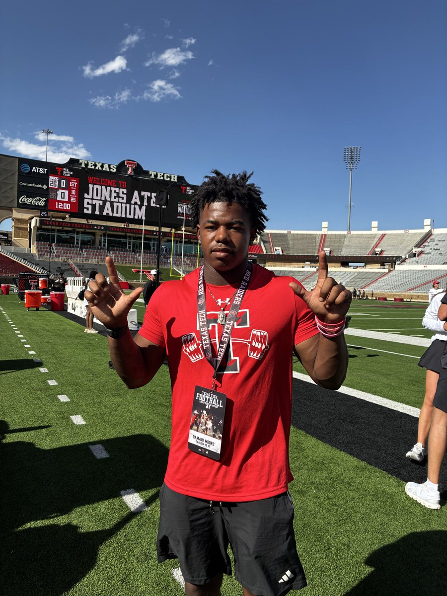DamariMoored4's tweet image. I am blessed for the opportunity to be able to come to the Texas Tech spring game today. The experience and atmosphere were amazing. Can’t wait to come to the summer camps. @JoeyMcGuireTTU @GarretMcGuire @CoachMcBath @king_doerue #texastech #wreck’em #runningback #defensiveback