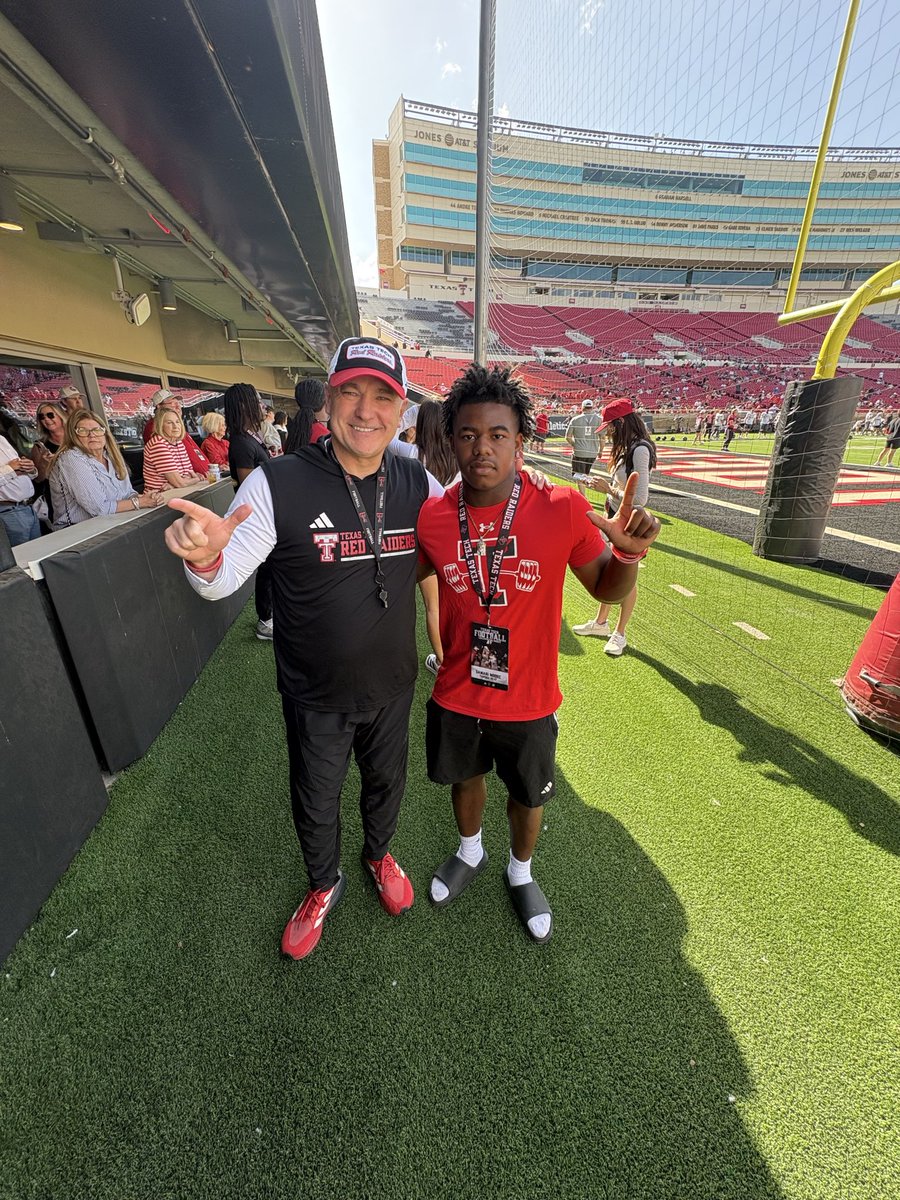 DamariMoored4's tweet image. I am blessed for the opportunity to be able to come to the Texas Tech spring game today. The experience and atmosphere were amazing. Can’t wait to come to the summer camps. @JoeyMcGuireTTU @GarretMcGuire @CoachMcBath @king_doerue #texastech #wreck’em #runningback #defensiveback