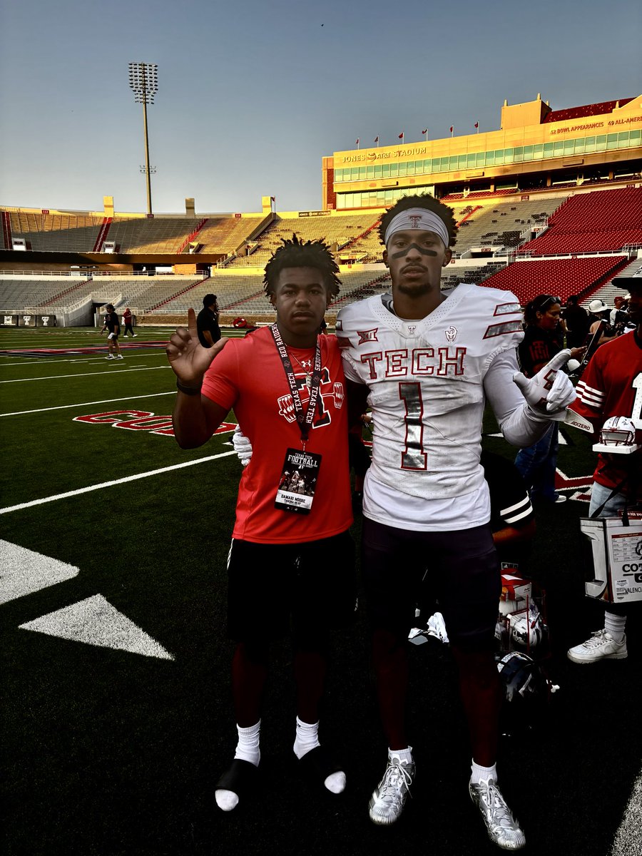 DamariMoored4's tweet image. I am blessed for the opportunity to be able to come to the Texas Tech spring game today. The experience and atmosphere were amazing. Can’t wait to come to the summer camps. @JoeyMcGuireTTU @GarretMcGuire @CoachMcBath @king_doerue #texastech #wreck’em #runningback #defensiveback