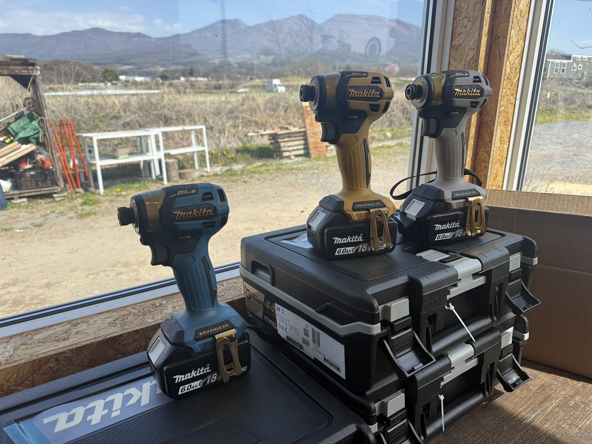imaikoki2's tweet photo. マキタ 園芸工具電動工具　体験即売会、二日目開始です。

昨日より暑くて風も少ないので、思う存分試して行ってください！
管理機試せる場所も用意しました。

限定カラーのインパクトドライバや、新しくなった保冷温庫も持って帰れますよ。 https://t.co/bSJTBfyY2y