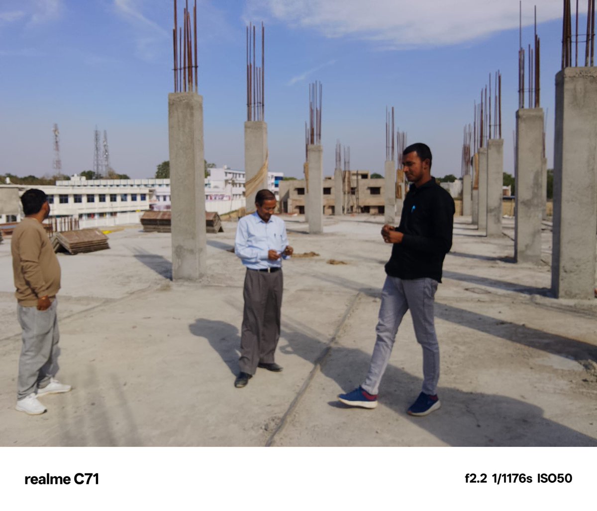 ProjectsLucknow's tweet image. यूपीपीसीएल के वरिष्ठ अधिकारियों द्वारा हलिआपुर, सुल्तानपुर में निर्माणाधीन सीएम कंपोज़िट विद्यालय के कार्यों का निरीक्षण किया गया,  गुणवत्तापूर्ण ढंग से निर्धारित समयान्तर्गत कार्य पूर्ण कराने के निर्देश दिए गए।
#quality #transparency #Timeline 
@swatantrabjp 
@thisissanjubjp