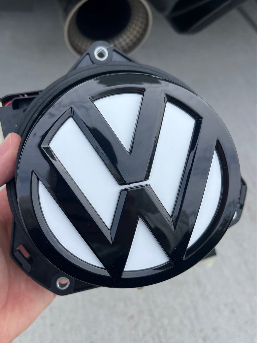 かっしい tweet media