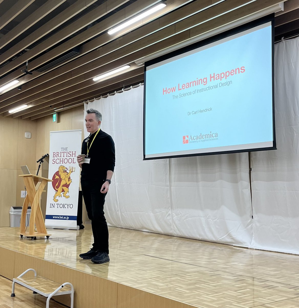 tombennett71's tweet photo. Wonderful sessions from @C_Hendrick and Barb Oakley at researchED Tokyo #rEDTokyo so far https://t.co/W4qd2Tfkij