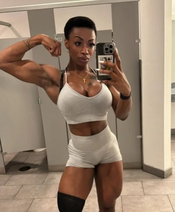 YaBoyGonn's tweet photo. @joesmith55571 @fartingfart69 @_mastereri_ 2 times ms olympia, she hasnt had surgery (if u think every woman does thats just disrespectful), and her chest isnt as big as tophs in this picture but they are close considering tophs is being squeezed by the strap, so its not far fetched for someone to have them. https://t.co/SwIWJifmci