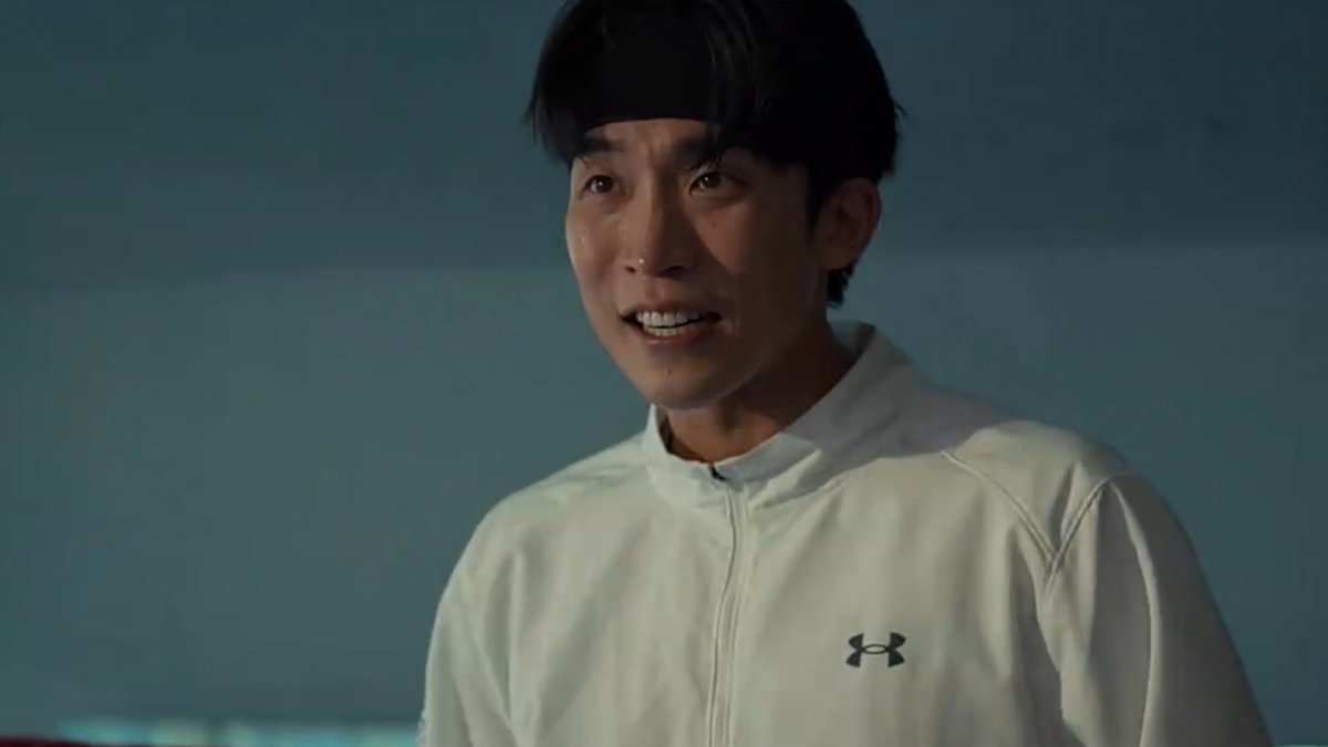 romcomdayaris's tweet image. gunwoo continuing his career as a boxer, woojin, quitting boxing but instead he became gunwoo’s coach, gunwoo’s mom retrieving her coffee shop packed with customers now, and the family of three of sharing one table in a villa is really heart warming 🥺

#BloodHounds2