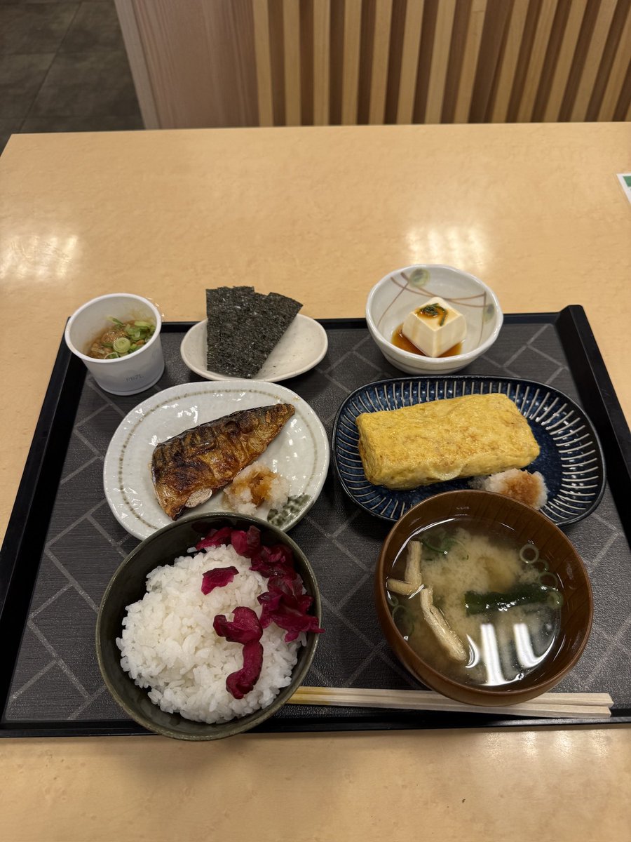 banzai_sansho_1's tweet image. 朝食🍽️食べたばかりなのにもうお昼の事を..................
あっ❣️まだ朝食🍽️食べられる時間だー❣️❣️
 #ブレイクファスト 
 #Breakfast