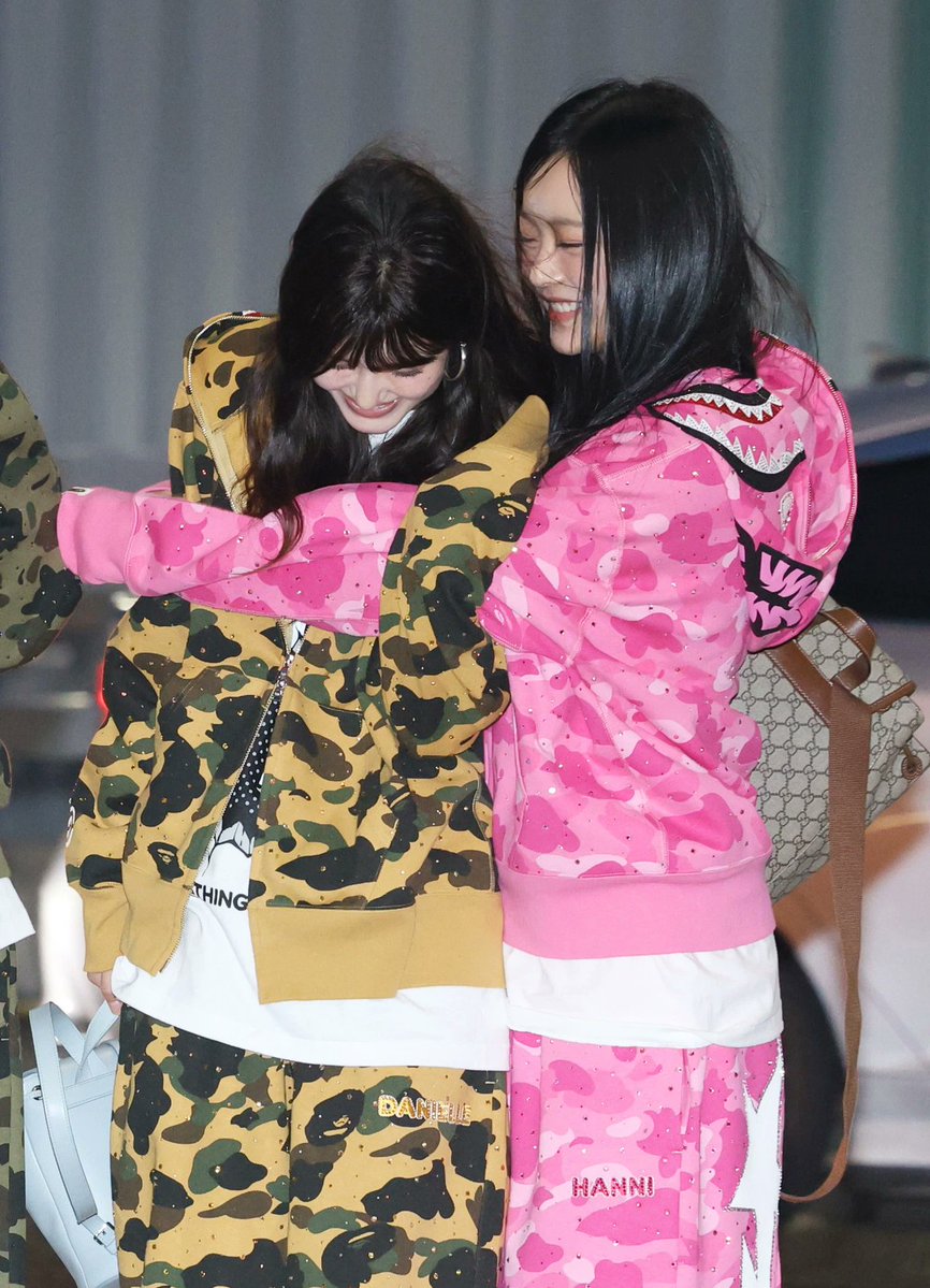 knot_archive's tweet image. 2024.12.26 하니 다니엘 베이프 241226 
#DainelleMarsh #DANIELLE #다니엘 #다니엘_사복 #다니엘_베이프
#PhạmNgọcHân #HANNI #HanniPham #하니 #하니_사복 #하니_베이프 #NewJeans #뉴진스 #니니즈 #하니엘 

ⓒ MK스포츠 
ⓒ unknown