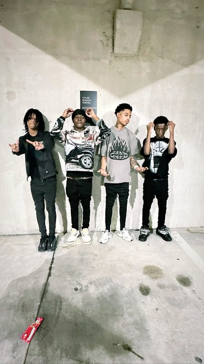 atlbyzy's tweet image. if yeen look like this twin I ain’t going 
#atl #college #dl #yn #teen #bate