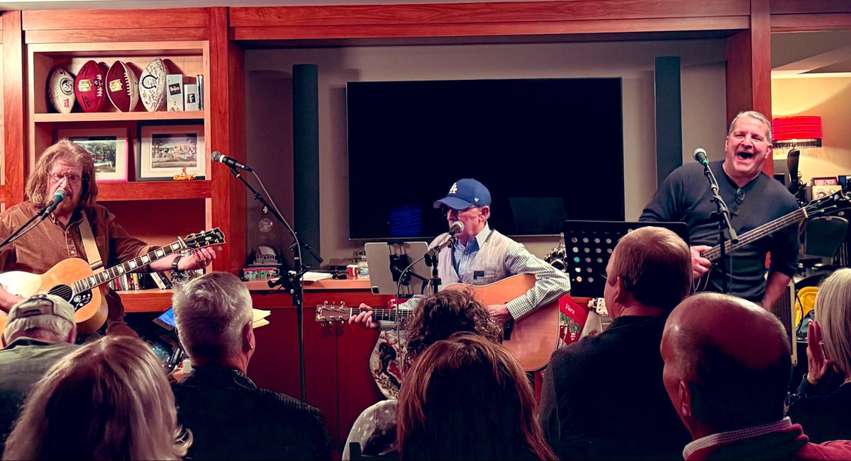 🎙Laura Steele🎙 tweet media