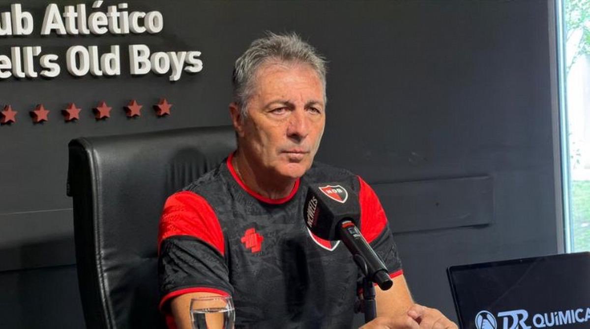 ESTEBAN__GARCIA's tweet photo. Cuantos puntos regalados con tito y pelusa!!!
10 de 12 toda de Kudelka !!!
Espero que lo dejen reforzar el equipo a el y no sigan los negocios de los allegados !! https://t.co/eFIIdl9ZbE