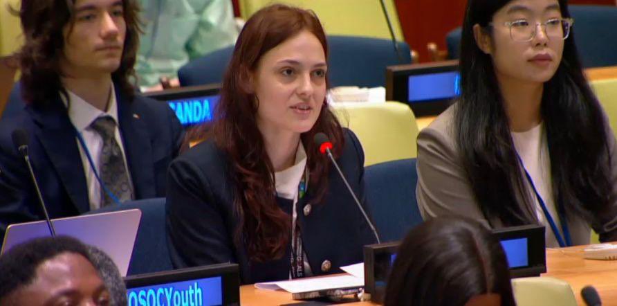 RomaniaUN_NY's tweet image. 🇷🇴's youth delegates 🎤 @ECOSOCYouthForum, highlighting the need for sustainable,child- and youth-centered communities under #SDG11. 🇷🇴 continues to support youth policies&amp;amp;the work of @ro_UNYD in amplifying young voices at the UN. #ECOSOCYouthForum2026 #RoUNYD #Youth2030 #SDGs