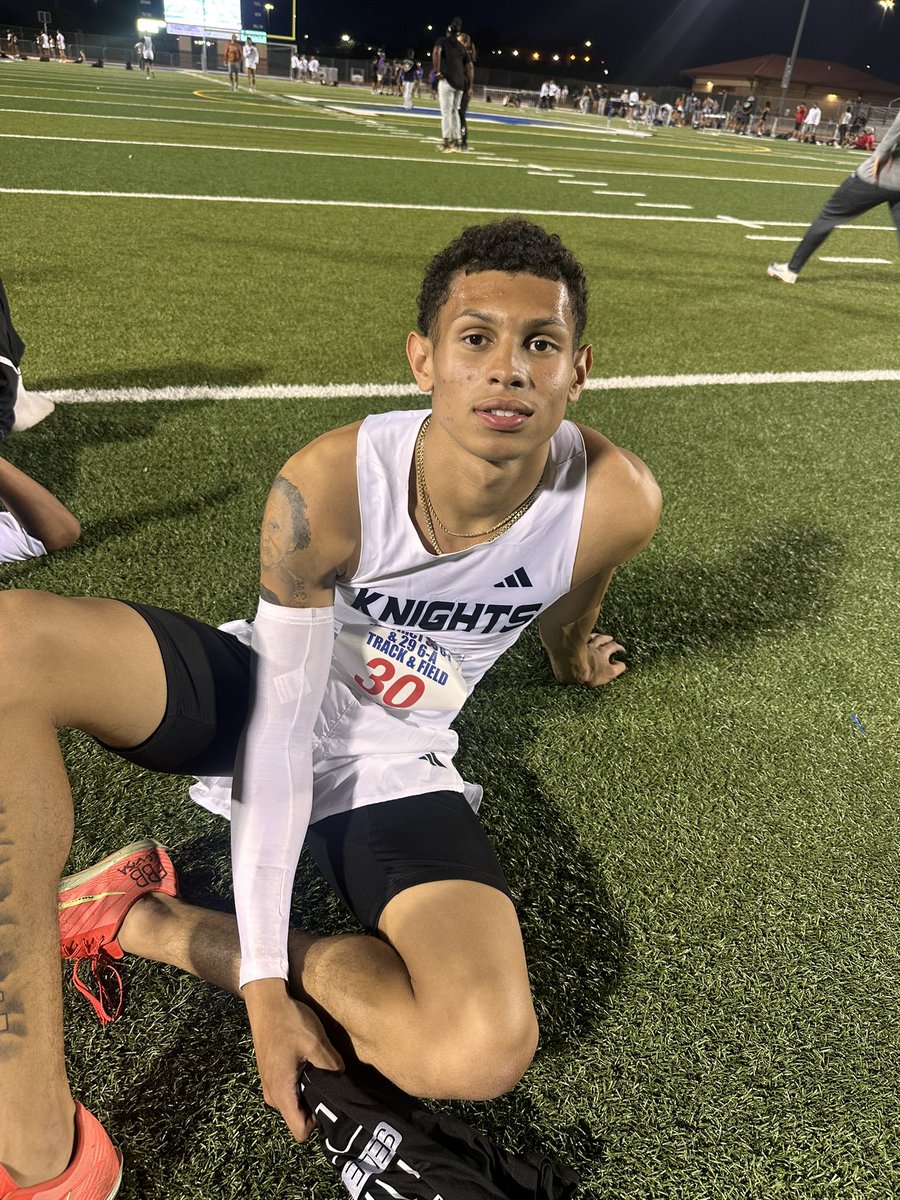 SK_Track_Field's tweet photo. Area Champion and Regional qualifier in the 400m dash @MaverickJ2026 running his best at the right time of the year 47.34 HT 🏃 💨 ⚔️⚔️ @SK_Athletic @SCUCISD https://t.co/puC5GpNUoC