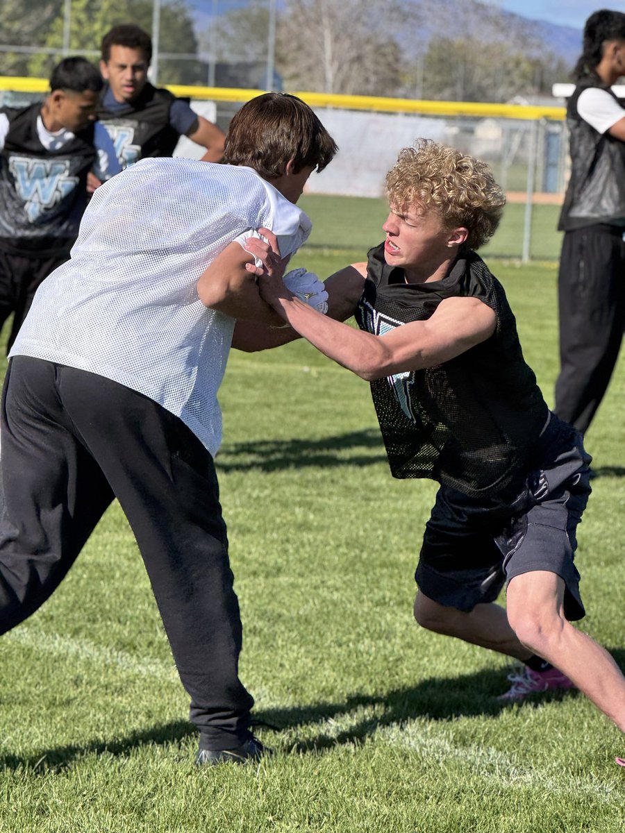 WestJordanHSFB's tweet image. Comparison is the thief of joy. Focus on you and become 1% better every day. 

#Assignment 
#Alignment 
#Technique 
#GoJags 🐆