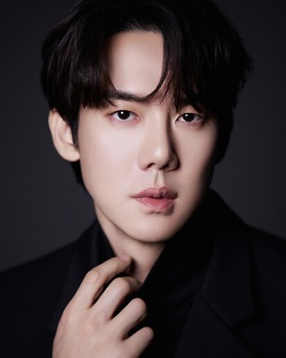 이세영 x 유연석 <공주, 선비를 탐하다>

임금의 딸 공주 은명이 어린 나이에 모친 중전까지 잃고, 궁궐에서 신분과 규율에 묶여 외롭게 살던 중 첫눈에 반한 선비 김서율과 혼인을 결심하면서 벌어지는 이야기로, 궁중 로맨스와 정치 사극이 결합된 정통 로맨스 사극
