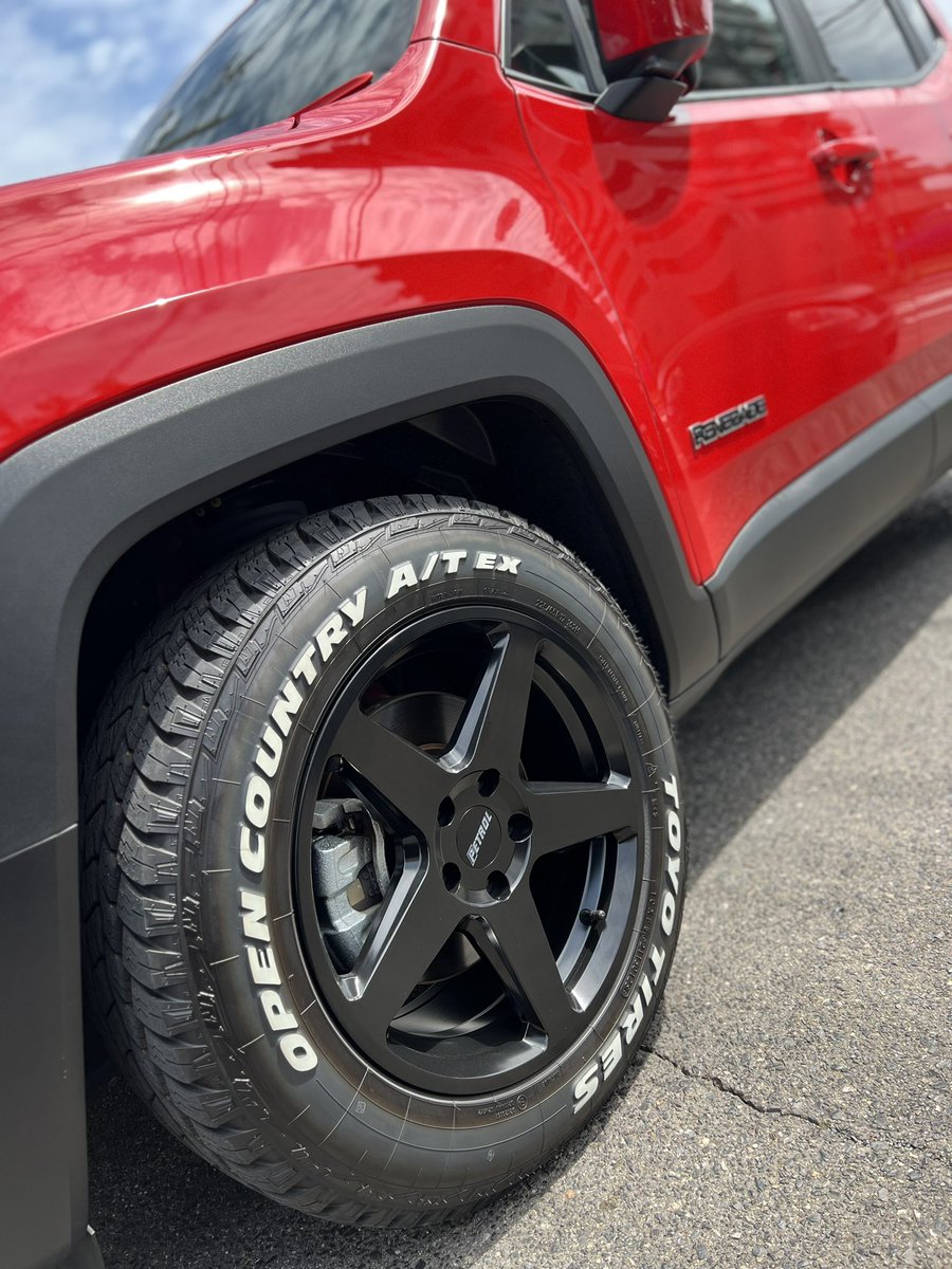 EUROStageTsune's tweet image. Jeepレネゲイドが入庫です！
今回はハイマウントストップランプの交換です☺️
水没してますね…車検でも重要な項目なので交換必須です💪
しっかりと作業させて頂きます！！
#EUROStage #VW #Audi #岡山県 #倉敷市 #輸入車整備