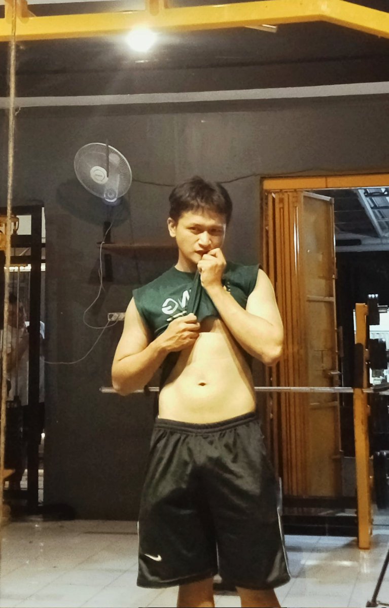 Mamas_sebs's tweet photo. cita cita punya DADBOD:
Supayabisa nenangin kaum kaum Daddy issue hahahahahahaha🤟🏻 https://t.co/LHe3wfrFwe