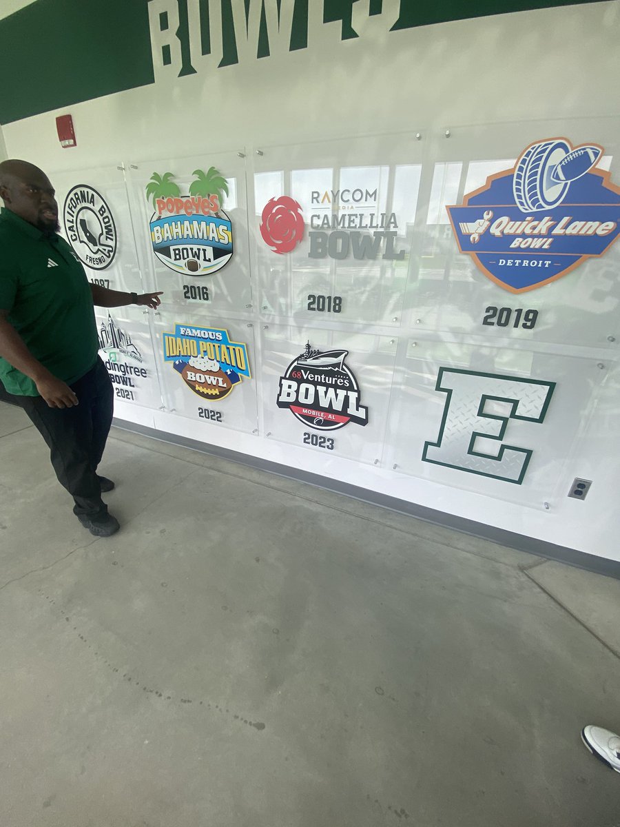 jermichaelLR's tweet photo. I had a great time at @EMUFB spring game Appreciate the invite , Had a great conversation with @CoachSDugan Can’t wait to get back down #ETOUGH 

@CoachBHumbert @Coach_r0zaay @Dre_Muhammad @TractionAp @dchendrix @FwBruinsFB https://t.co/NA2UGRCJL4