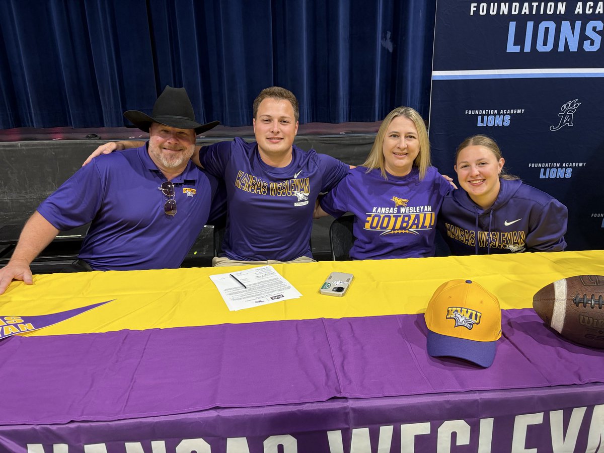 JWPhillips66's tweet photo. Signed! Done Deal!!
@CoachDJWhite @WhiteBraedyn @FA_LionsFB @faathletic @kwufootball @coachmattymidd @Coach_Blah @RivalsHS @Rivals https://t.co/YzlXTuUDx6