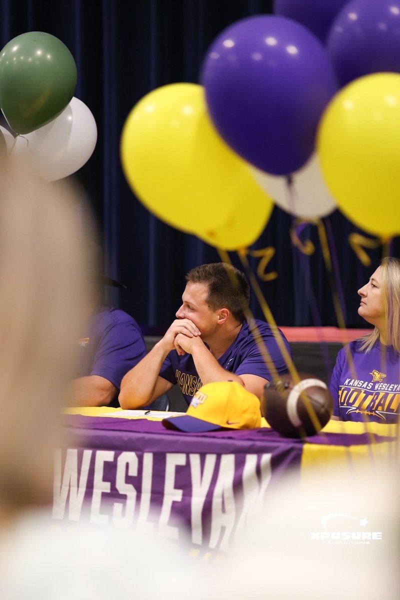 JWPhillips66's tweet photo. Signed! Done Deal!!
@CoachDJWhite @WhiteBraedyn @FA_LionsFB @faathletic @kwufootball @coachmattymidd @Coach_Blah @RivalsHS @Rivals https://t.co/YzlXTuUDx6
