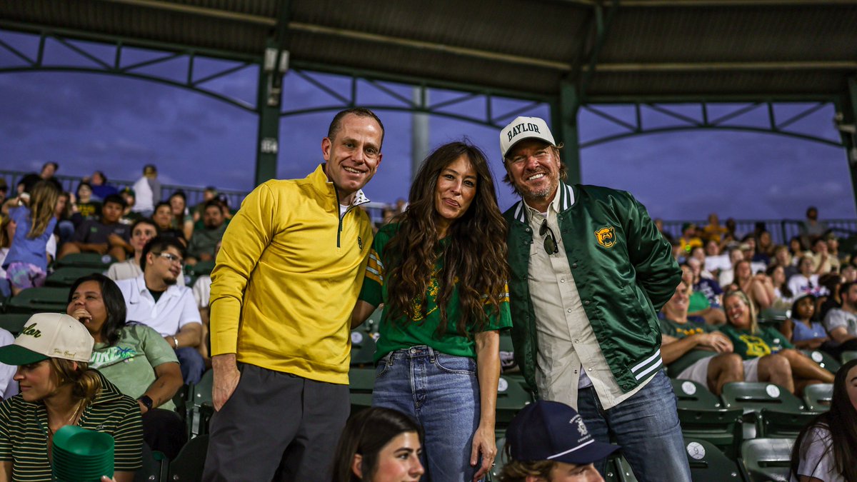 BaylorBaseball's tweet image. The stars are out in Waco tonight! 🤩

#SicEm 🐻⚾️ | #Together