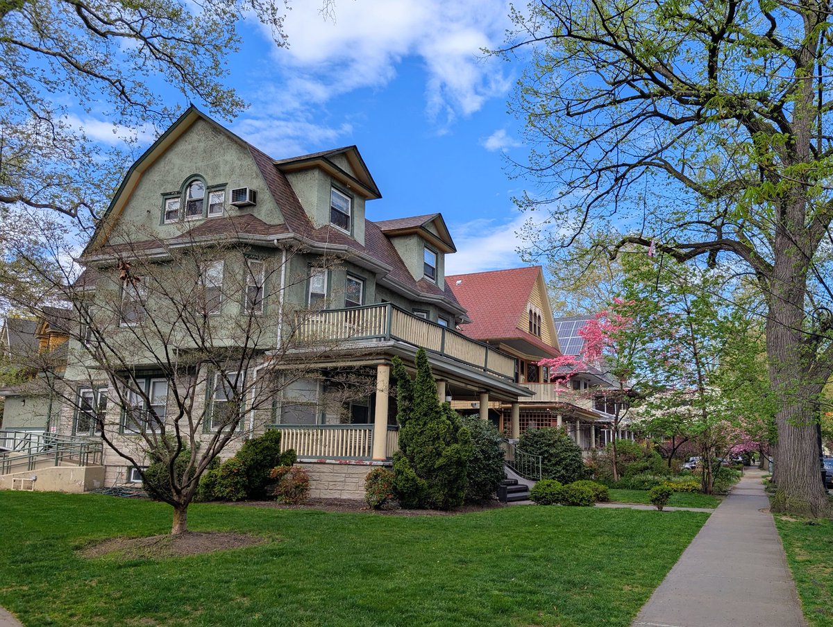 Experdiza's tweet image. Brooklyn after rain 🌧️✨: streets glowing, skyline reflecting, that fresh city vibe hits different 🌆💧 #Brooklyn #NYC #AfterRain #CityLife #Pixel