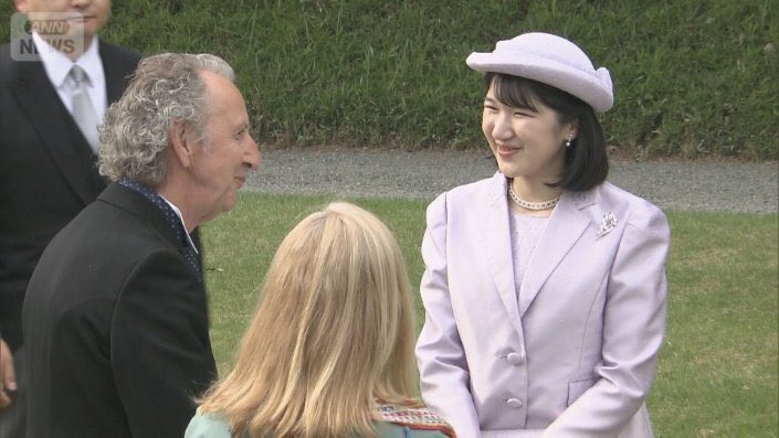 敬宮愛子様
「古の歌人たちが、言葉と言葉の間の余白に深い情緒を込めたように目に見えない隙間や空間にこそ、真実の絆や、言葉にならない思いが宿るのかも知れませんね。
先生の作られる「空間」も、きっと物質を捕まえるだけでなく多くの人々の心を繋ぐ場所になるのでないでしょうか」