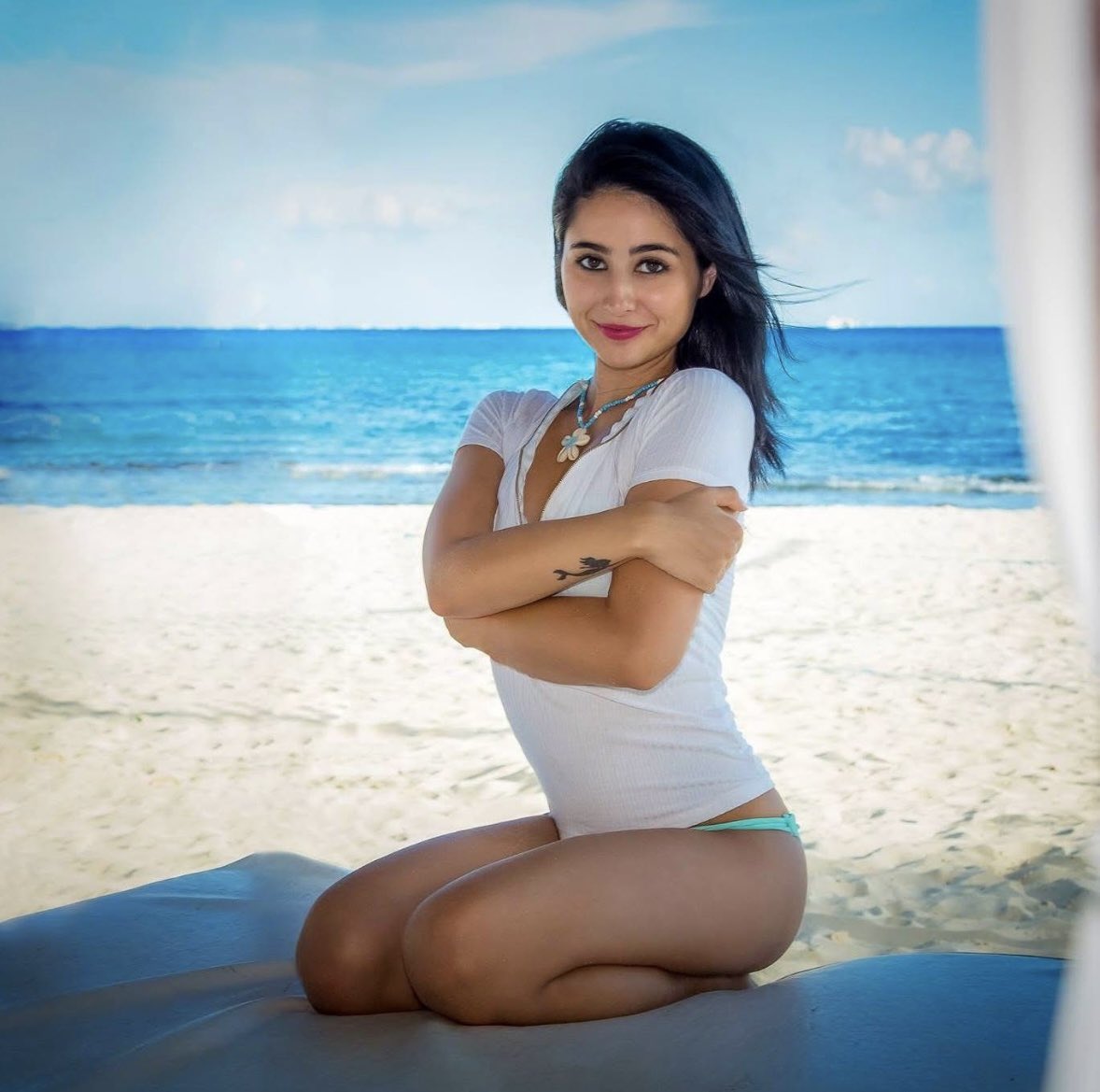 Jasunleashed's tweet photo. No filter, no AI… just a background that looks too good to be real 🌊
#cancun #mexico #whitesand #luxury https://t.co/WqTPBayIhN