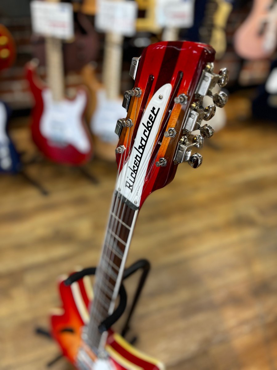 shima_rinkuu's tweet image. 【朗報】あのビートルズ「ジョージ・ハリスン」愛用の12弦ギターとして有名な

”#Rickenbacker 360/12C63”

リッケンバッカーが入荷致しました！！

63年仕様を忠実に再現した一本になっております✨
商品ページは近日公開！
店頭で試奏いただけますので、お気軽にご来店ください！！
