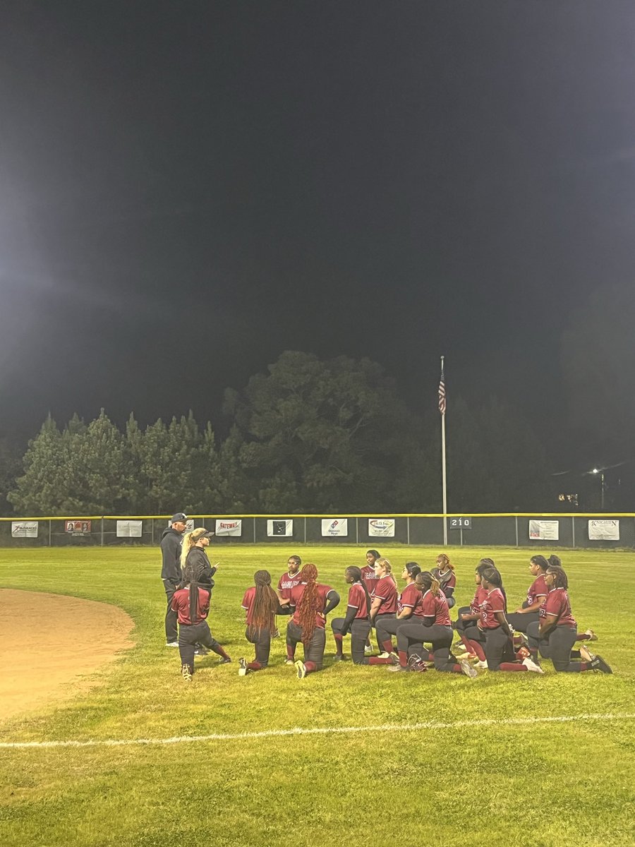 HotRod2449's tweet photo. @ladyeaglesHL 
Was a good season a lot of growth with our players. Let’s build on this season learn from it and get better. Thank you Coaches for all the hard work and time spent with these young ladies!  #EST 🥎 https://t.co/Nf4LzZSrTS
