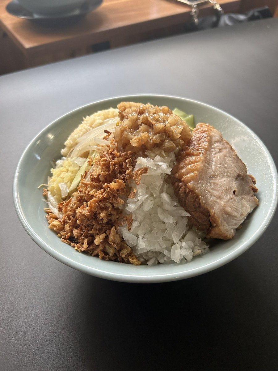 oremichi_kori's tweet photo. 4月20日月曜日11時からオープンします！

ラーメン・汁なしに無料トッピング(野菜、にんにく、アブラ)を載せてお楽しみください！

券売機にて麺・トッピングの量を選択できます。

皆様のご来店お待ちしております！

4月20日オープン
郡山市田村町金屋上川原275-1
11:00-23:00  駐車場15台　現金のみ https://t.co/BQS8ZJlIwt