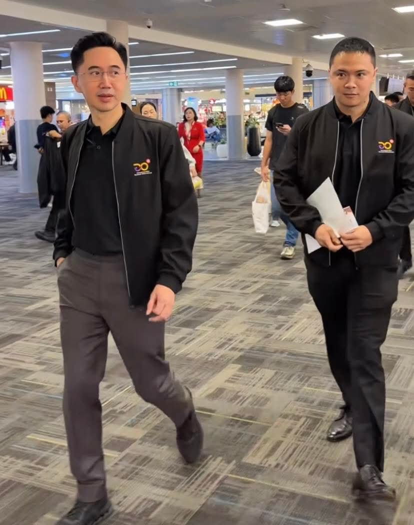 อ.เชนมาเชียงใหม่ ตามเพจข่าวของเชียงใหม่ คนคอมเม้นท์กันว่า มาทำไม บางคนก็บอก อว.ไม่เกี่ยวกับเรื่องฝุ่น pm 

ดูแล้วคนส่วนใหญ่ไม่รู้ว่า อ.เชน เป็นรองนายกฯที่ได้รับมอบหมายให้รับผิดชอบดูแลเขตตรวจราชการภาคเหนือ