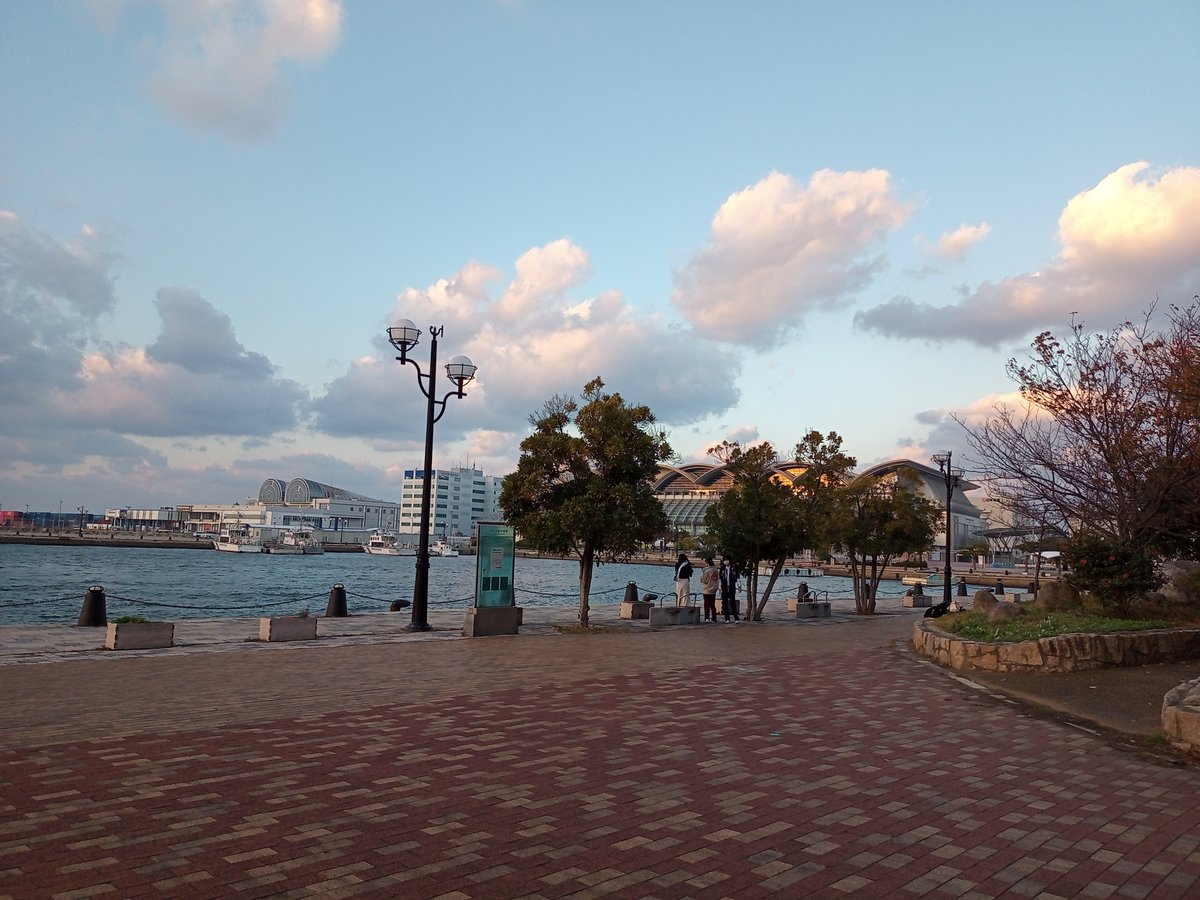 izumitomizuumi's tweet photo. 福岡のリセールは130枚程(239‐109)成立してたけど2日とも落選
(長期ゴールド会員だから一応希望は捨ててなくて長崎、広島はホテル予約もそのまま)アジアツアー参戦準備開始..
写真は2022/12/6 #SHOCKINGNUTSTOUR のサンパレス周辺。
今日行かれる方ぜひ髭男の音楽を楽しんで、レポ宜しくお願いします😊 https://t.co/MriMxyX6Zh