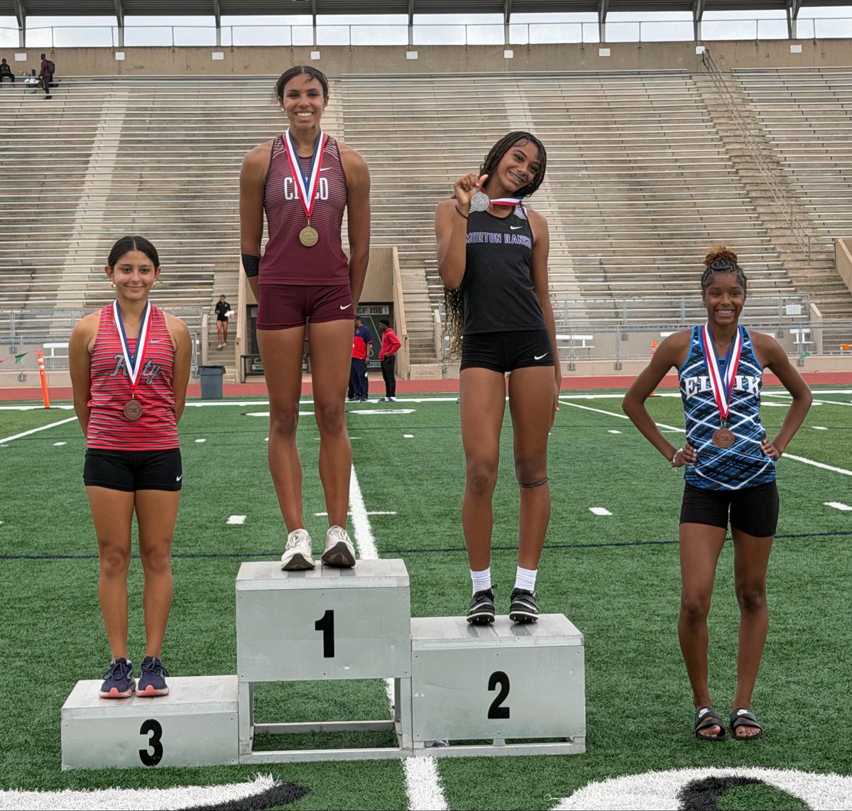 MortonRanchGirlsTrack-Coach Melissa Hoffmann tweet media