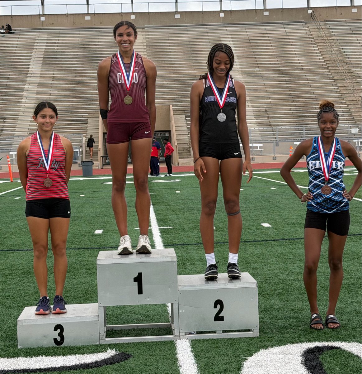 MortonRanchGirlsTrack-Coach Melissa Hoffmann tweet media