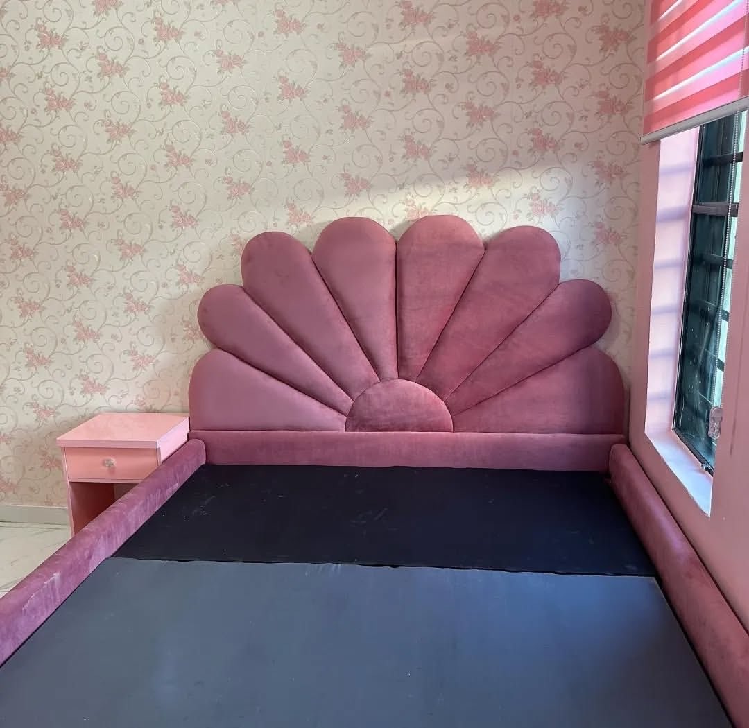 ShopWayside's tweet photo. 4×6 lovers, where are you? 👀
Comfort without taking all your space 😌

#WaysideFurniture #BedroomGoals #4by6 #AbujaHomes #HomeUpgrade https://t.co/adyX4DhPPB