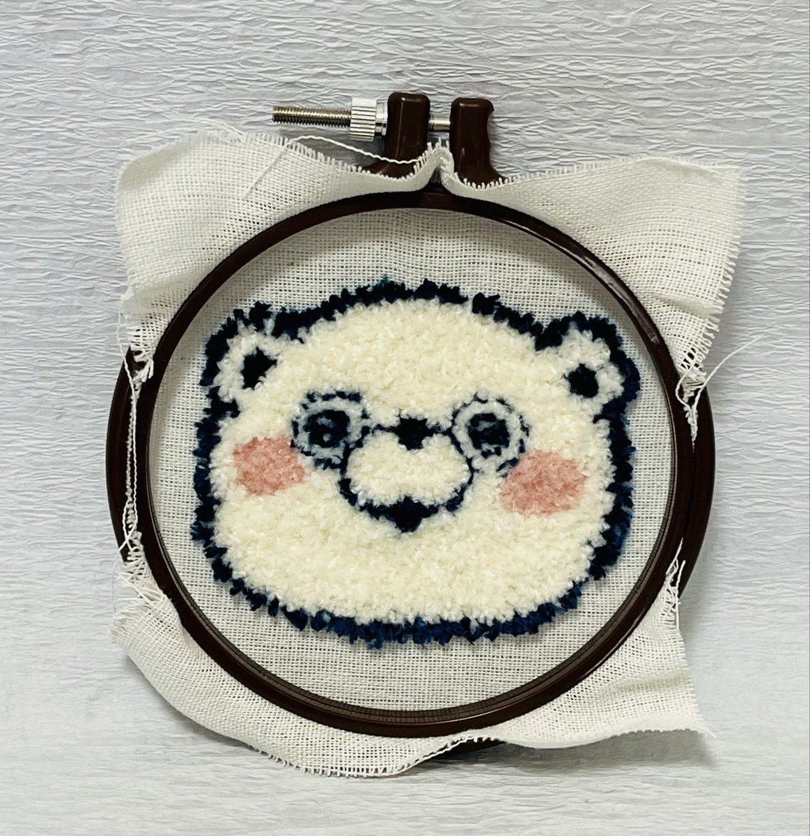 くまさんパンチニードル🐻‍❄️裏面のループをカットしてもふもふにするのを練習中✂️
輪郭は普通に縫った方がハッキリするらしい…沼だ🪡
#ヨッシースタンプ
