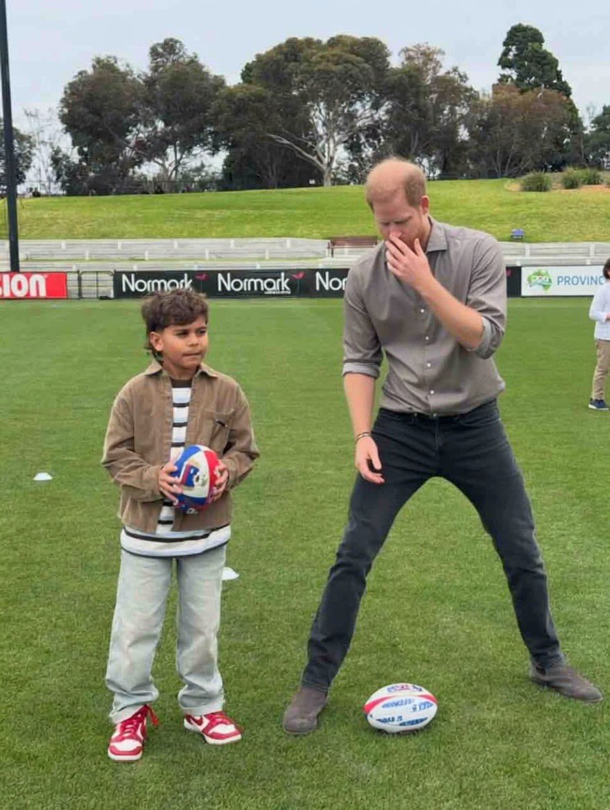 Royal Thoughts - Parody and Commentary tweet media