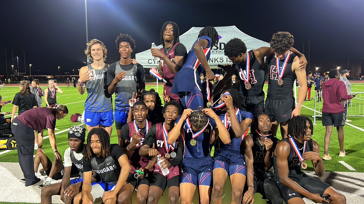 CyFair_Track's tweet photo. Boys 4x400 with the silver!!!! Moving on!!! https://t.co/aYQ93TvNb0