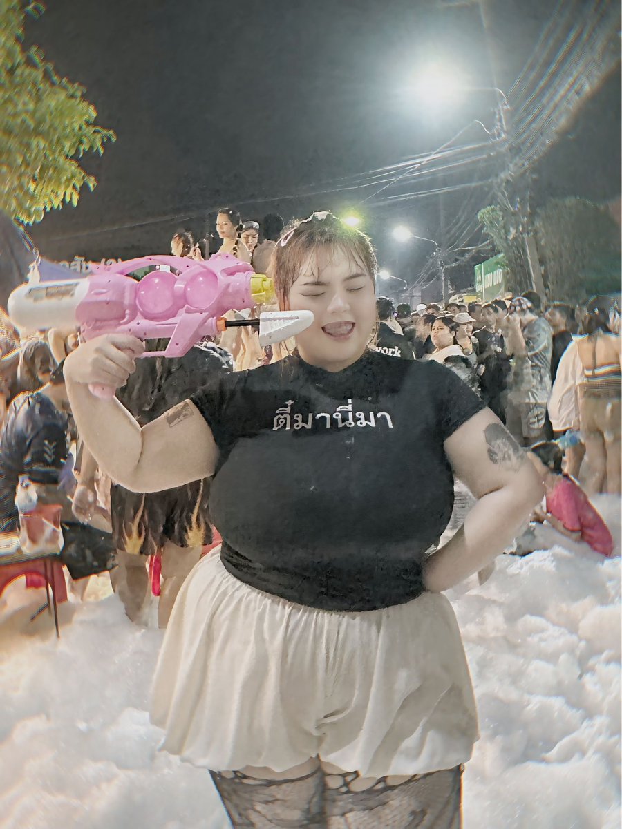 ตี๋มานี่มา แต่ไม่มีตี๋ให้กูเลย มีแต่แว๊นเย้ดแม่