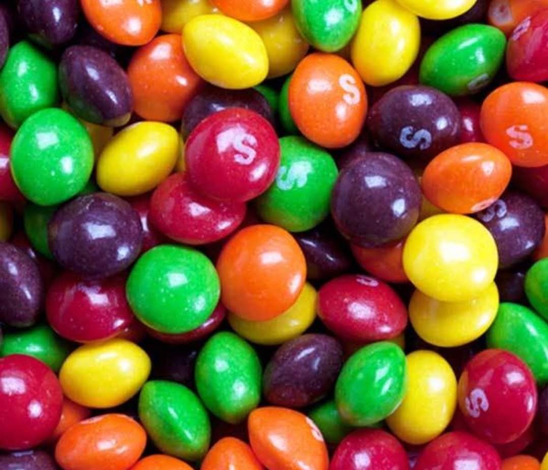 RocketFizz's tweet image. Fun Fact Friday: Lime was replaced with green apple in 2013, and fans were not happy. The backlash was so strong that lime made a comeback in 2021! 🚀

#rocketfizz #funfacts #trivia #Skittles #candy