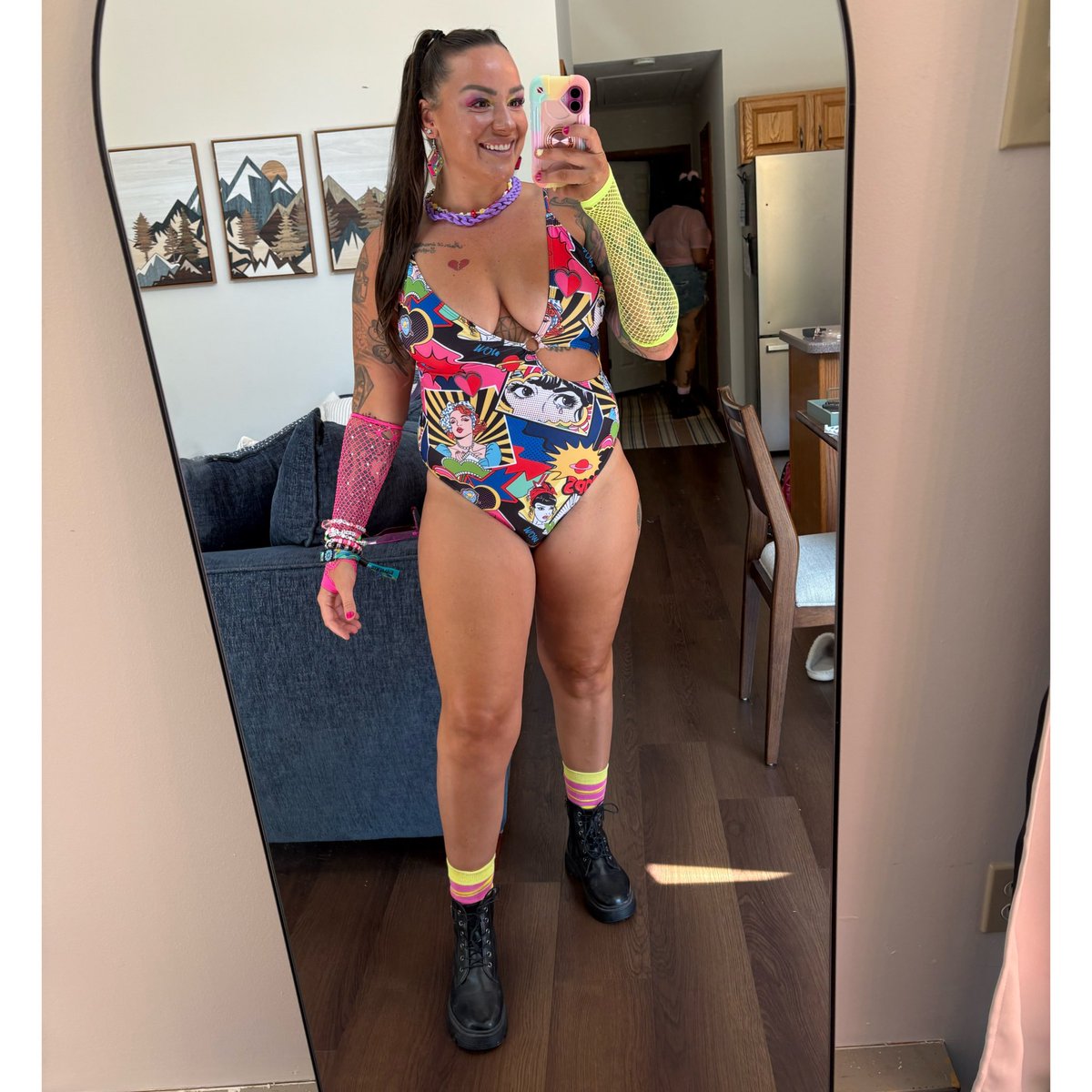 ronniedohertyy's tweet image. 💥🍭👀👅

#fridayvibes #tb #elements #ravegirl #canadian